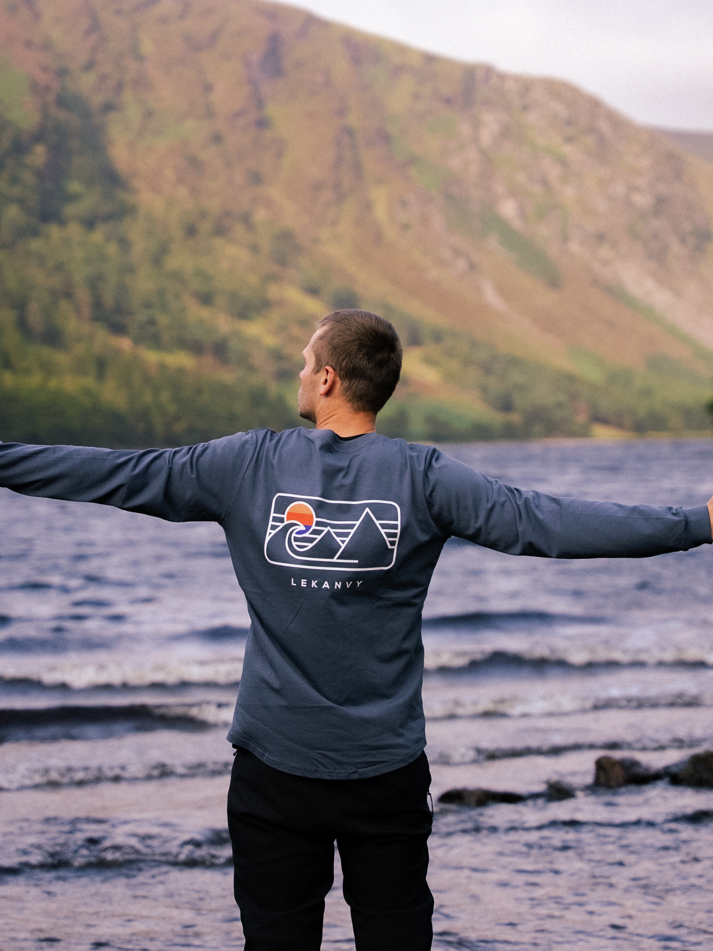 LeKanvy Travel Light Navy Long Sleeve Top